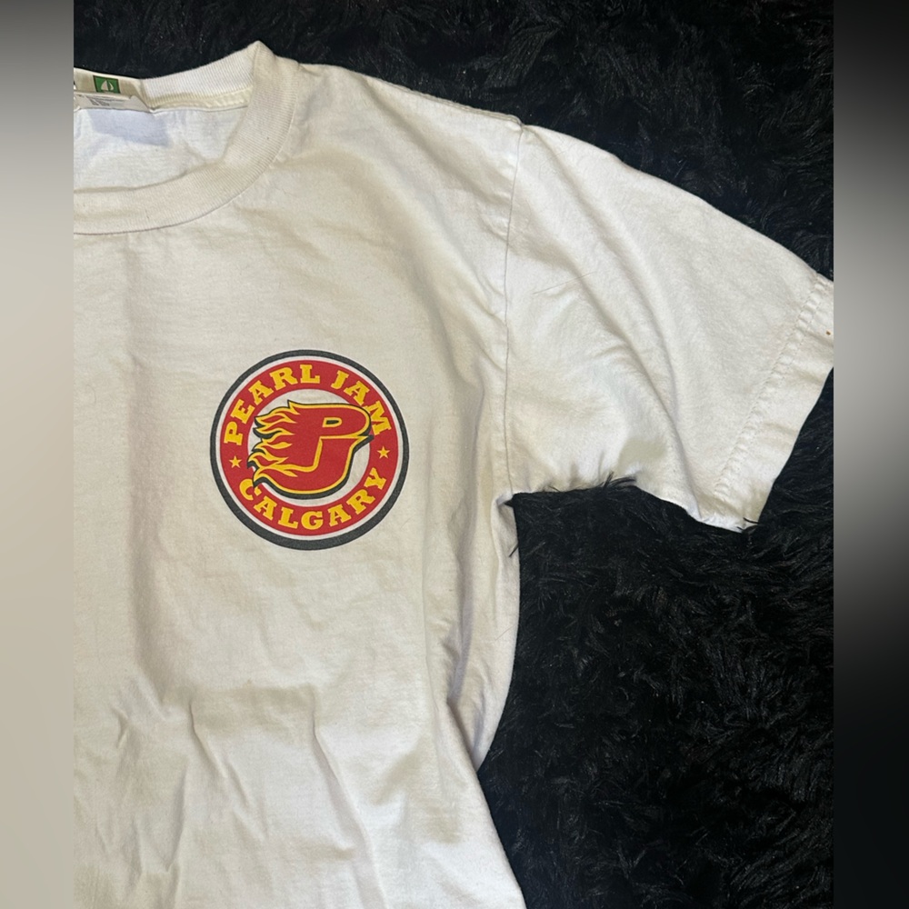 Pearl Jam Tour Band Tee Calgary Small Unisex